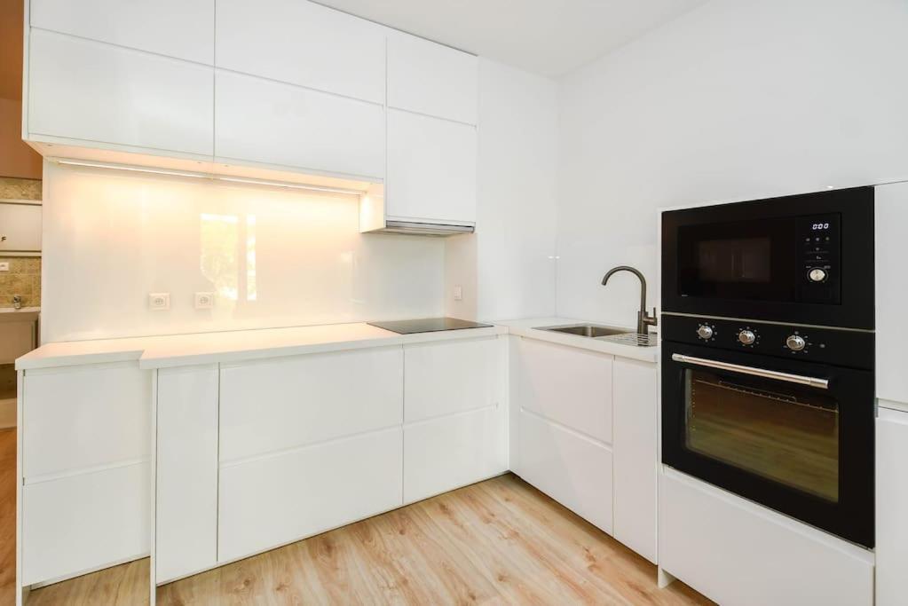 New Modern Apartment In City Center Bratislava Exterior foto