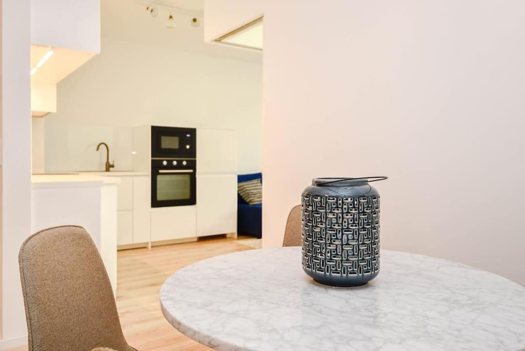 New Modern Apartment In City Center Bratislava Exterior foto